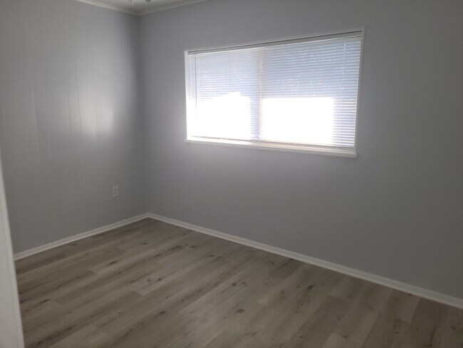 Building Photo - 5805 Cherry St