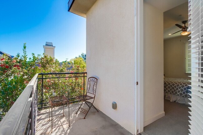 Building Photo - 28548 Meadow Glen Way W