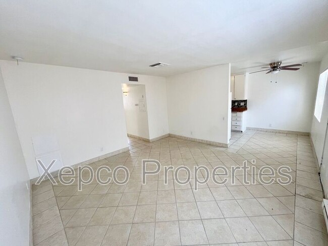 Building Photo - 555 E Cottonwood Rd