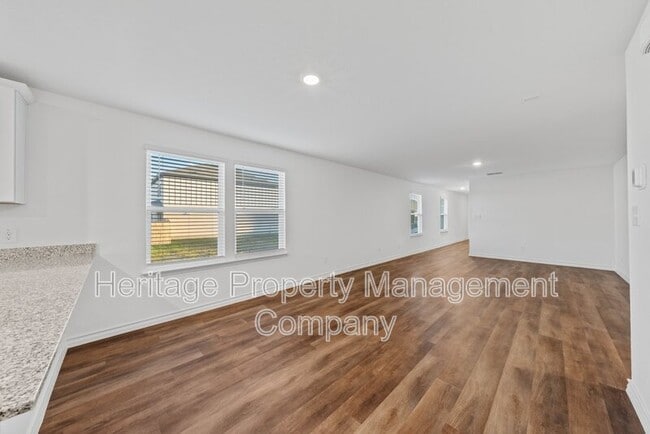 Building Photo - 817 Heartseed Ave