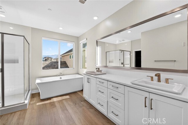 Building Photo - 346 Chorus