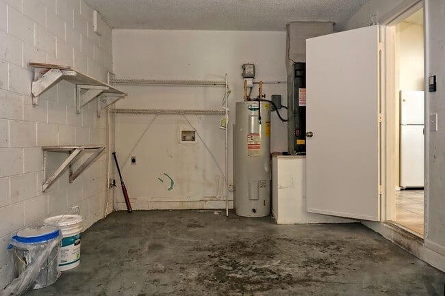 Building Photo - 551 Carambola Ave