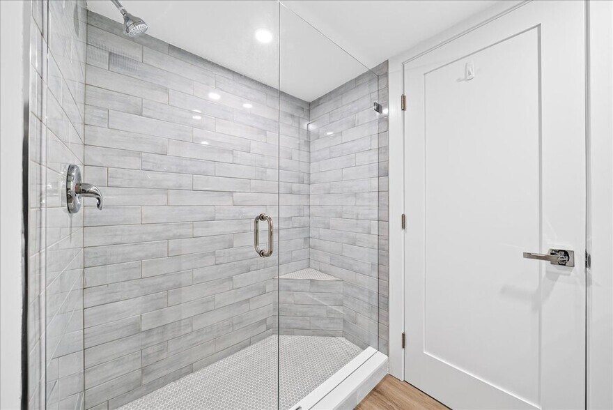 Building Photo - 1910 Gulf Shore Blvd N