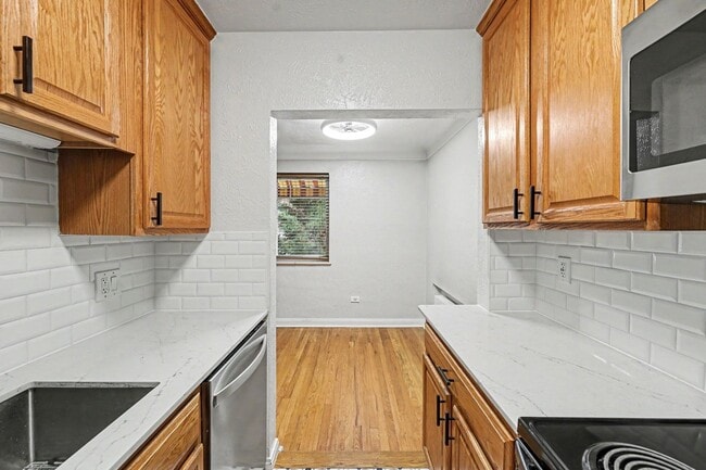 Building Photo - Bright Updated 2-Bed Condo with Vintage Charm Near Wash Park & Cherry Creek