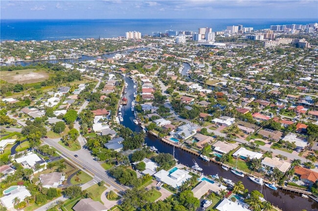 Building Photo - 2680 NE 24th St