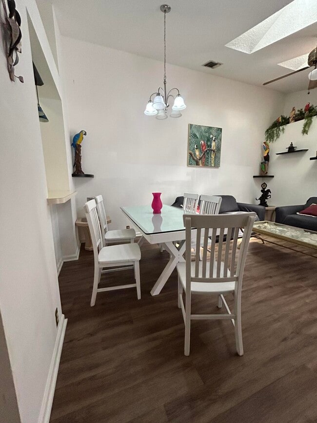 Building Photo - 1593 Hawthorne Pl