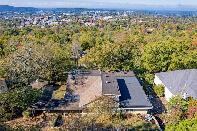 Building Photo - WHAT A VIEW!!! FULLY FURNISHED 5 BEDROOM & 4 BATH ON TOP OF MOUNT SEQUOYAH!!!