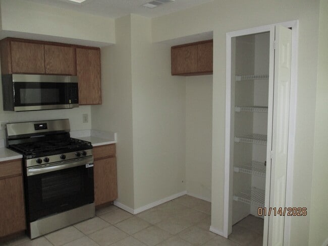 Building Photo - 1409 Alder Dr NE