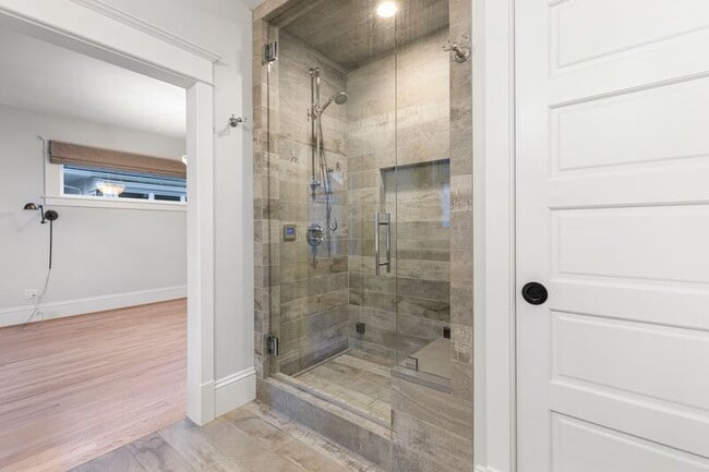 Building Photo - 1516 NW 25th Ave