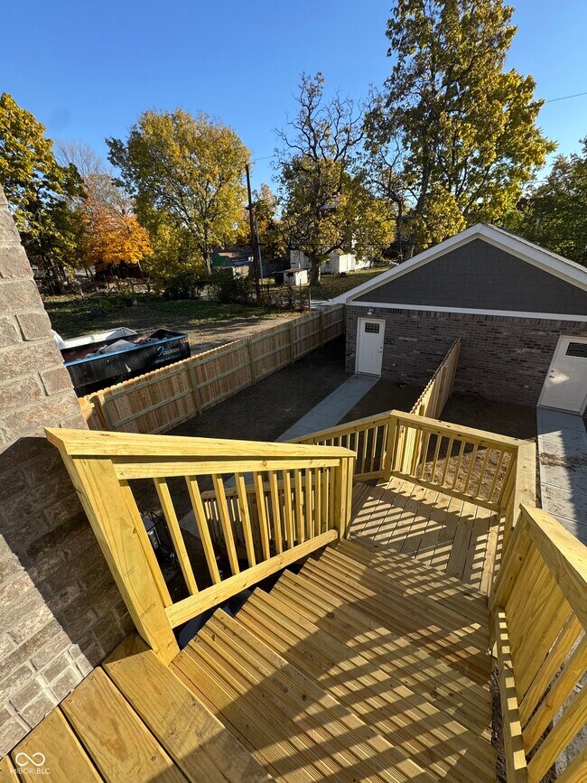 Building Photo - 227 N Hamilton Ave