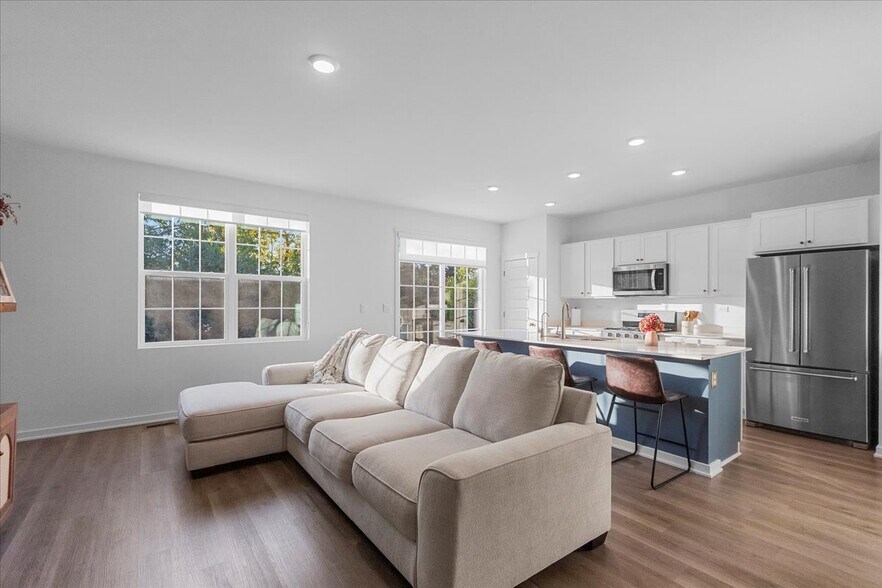 Building Photo - 271 Charlestowne Lakes Dr