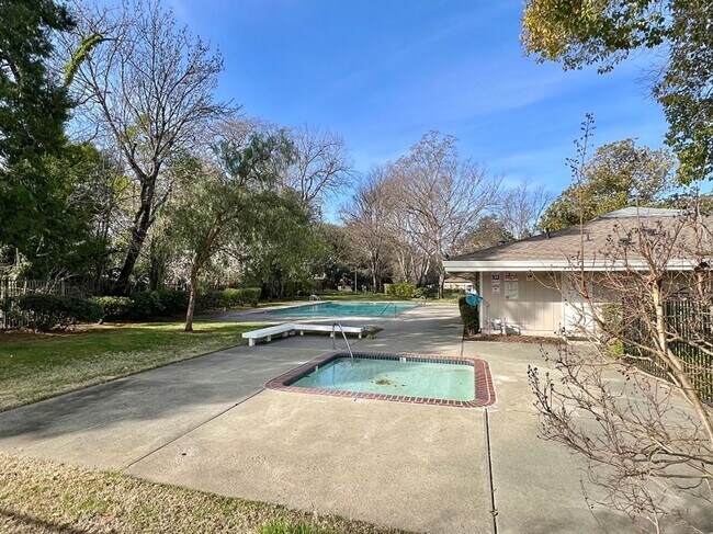 Building Photo - Charming 2-bedroom Napa Condo