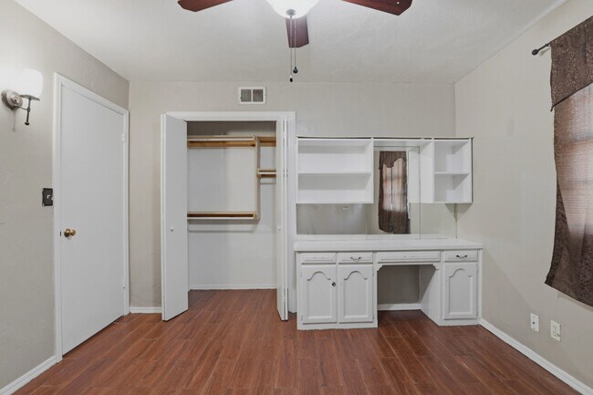 Building Photo - 2404 SW 79th St