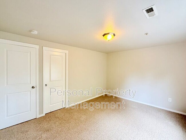 Building Photo - 105 S 2nd Pl