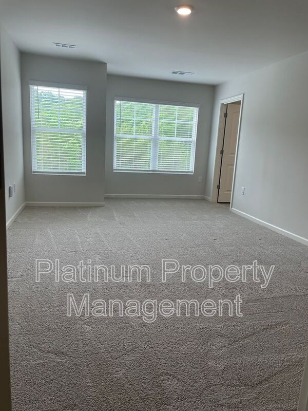 Building Photo - 551 Stoneybrook Dr