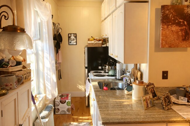 Building Photo - 108 Myrtle St