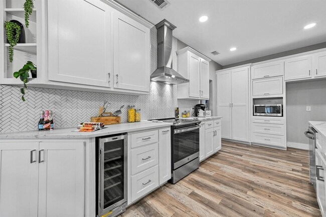 Building Photo - 303 Riva Ridge