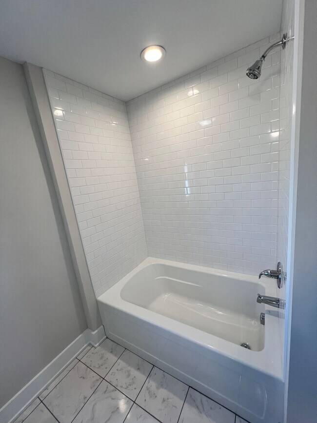 Building Photo - 301 N Main St