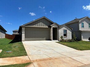 Building Photo - 165 Pinehurst Dr