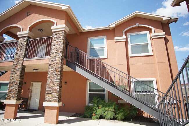 Building Photo - 8685 N Loop Dr