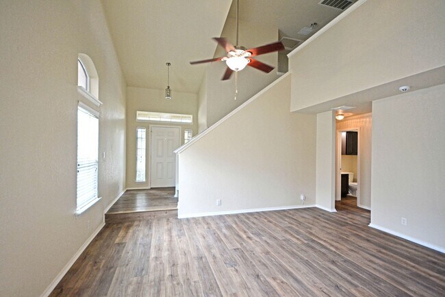 Building Photo - 2121 Sinclair Dr