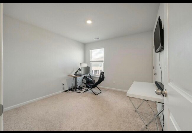 Building Photo - 307 Black Birch Dr