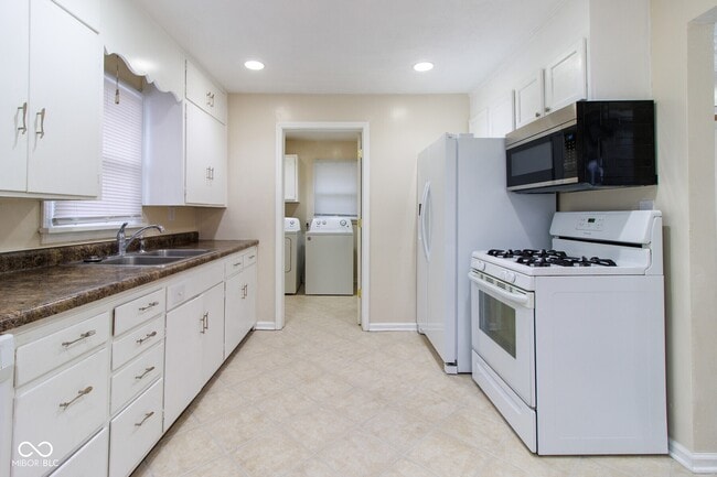 Building Photo - 630 Chester St