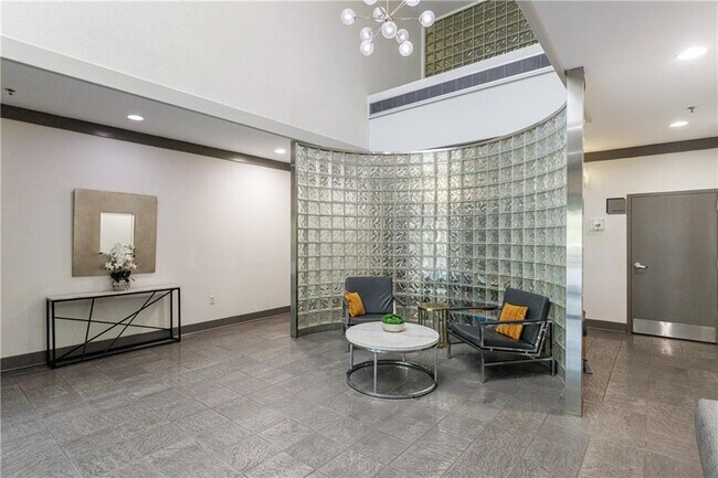 Building Photo - 2161 Peachtree Rd NE