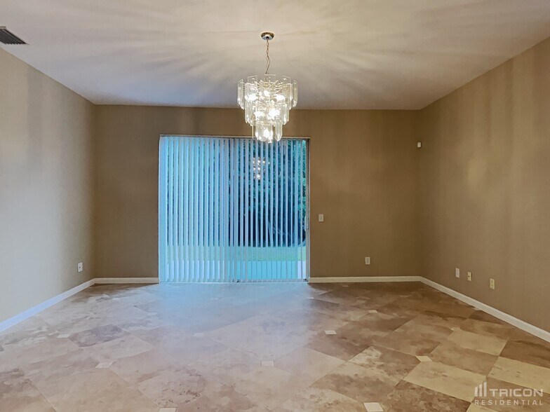 Building Photo - 9723 Riverchase Dr