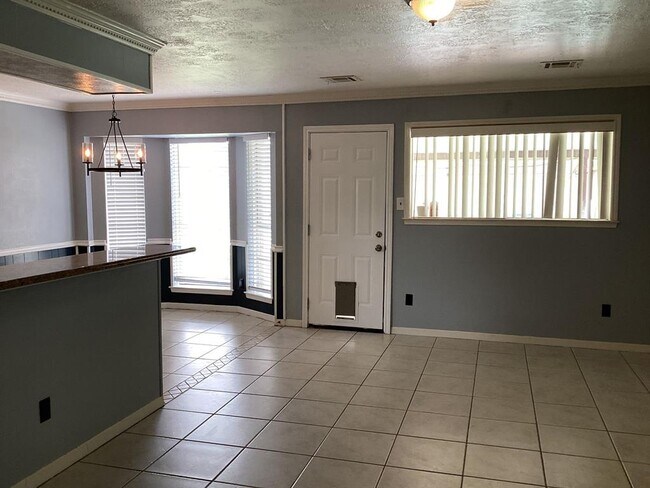 Building Photo - 4120 Venetian Way
