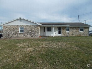 Building Photo - Spacious & Beautifully Maintained 3-Bedroo...