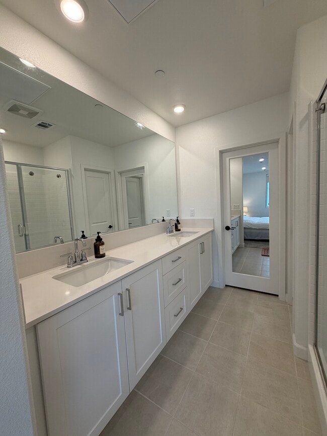 Building Photo - 2115 Senita Dr