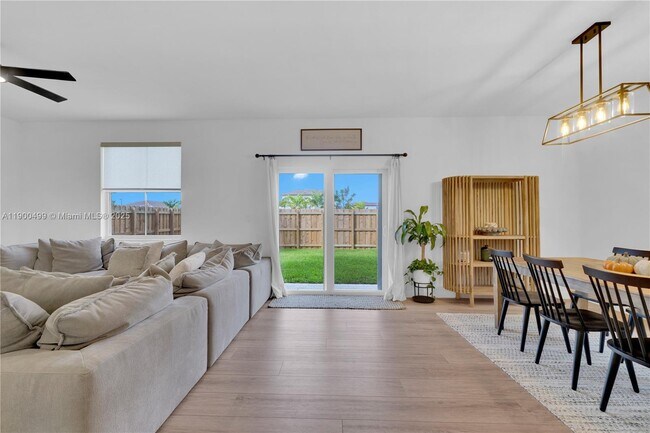 Building Photo - 2444 SE 24th Ave