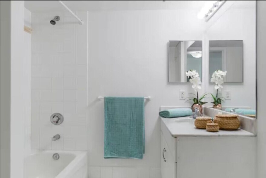 Building Photo - 1101 Brickell Ave