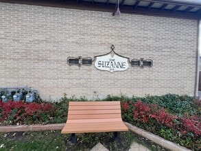 Building Photo - 2 Bed 1 bath Apartment close to downtown