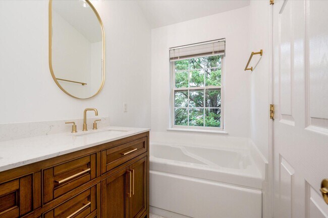 Building Photo - 77 Harbour Heights Dr