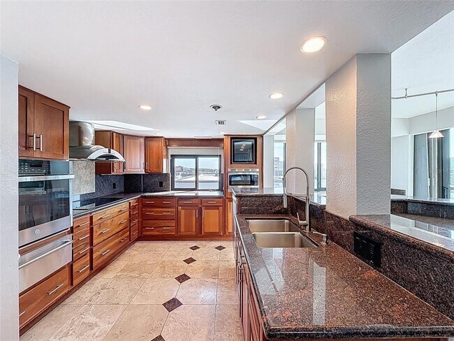 Building Photo - 201 W Laurel St