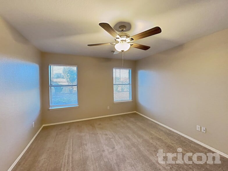 Building Photo - 3005 Scenic Glen Dr