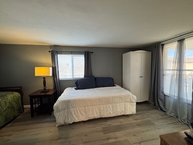 Building Photo - 3 BR 2 bath Furnished home Utilities Included & Brand new Interior-Custom Remodel