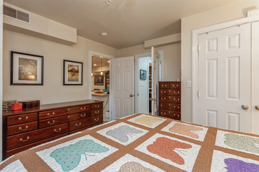 Building Photo - 304 Q St NW