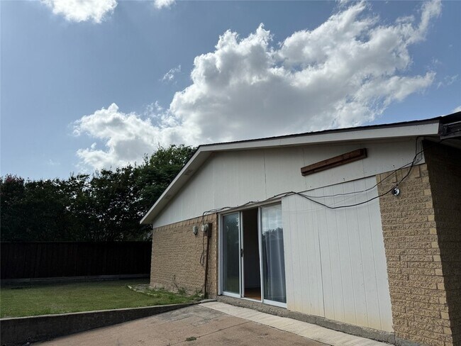 Building Photo - 1436 Cross Bend Rd