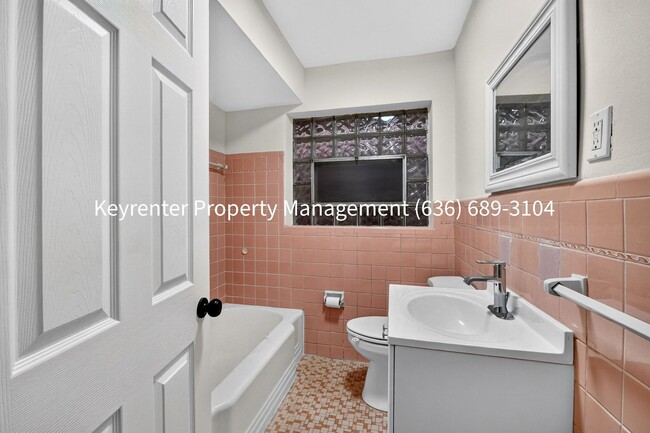 Building Photo - 5855 Pershing Ave