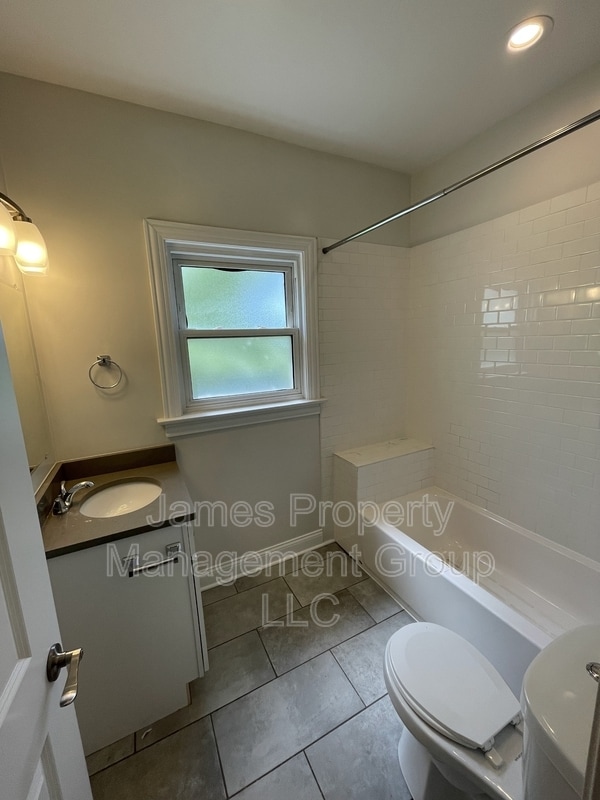 Building Photo - 5669 N Magnolia Ave