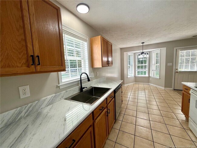 Building Photo - 604 Raven Pl