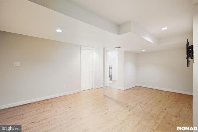 Building Photo - 303 Mansfield Rd