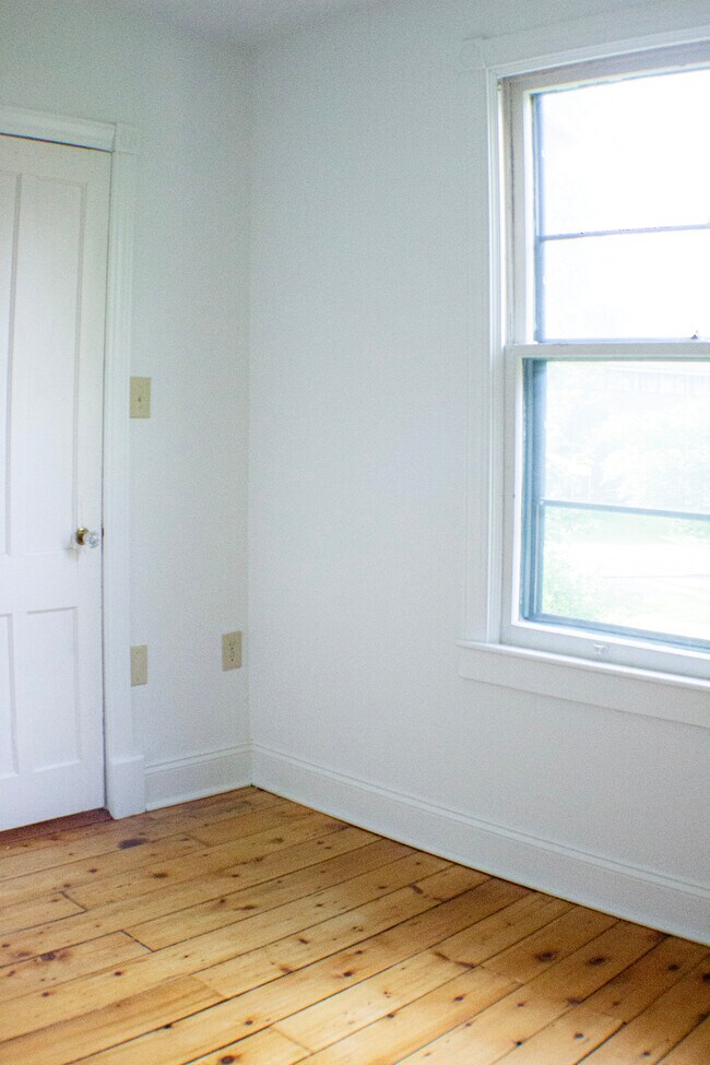 Building Photo - 5 Albany Ave