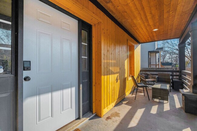 Building Photo - 69B Donelson St