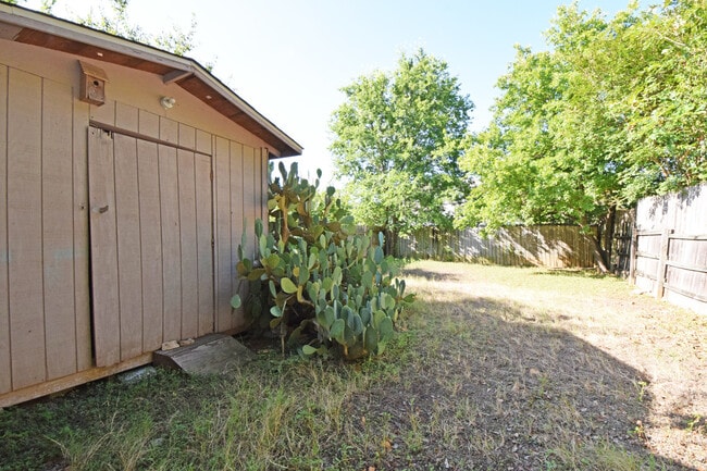 Building Photo - Minnie