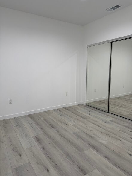 Building Photo - 11616 Balboa Blvd