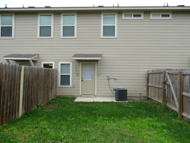 Building Photo - 6619 Arancione Ave